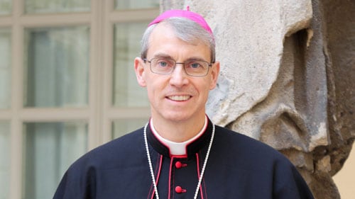 Pavia, bufera sul vescovo: "Se sei omosessuale datti un altro orientamento"