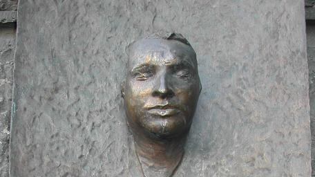 Praga, un uomo si dà fuoco in piazza San Venceslao come Jan Palach