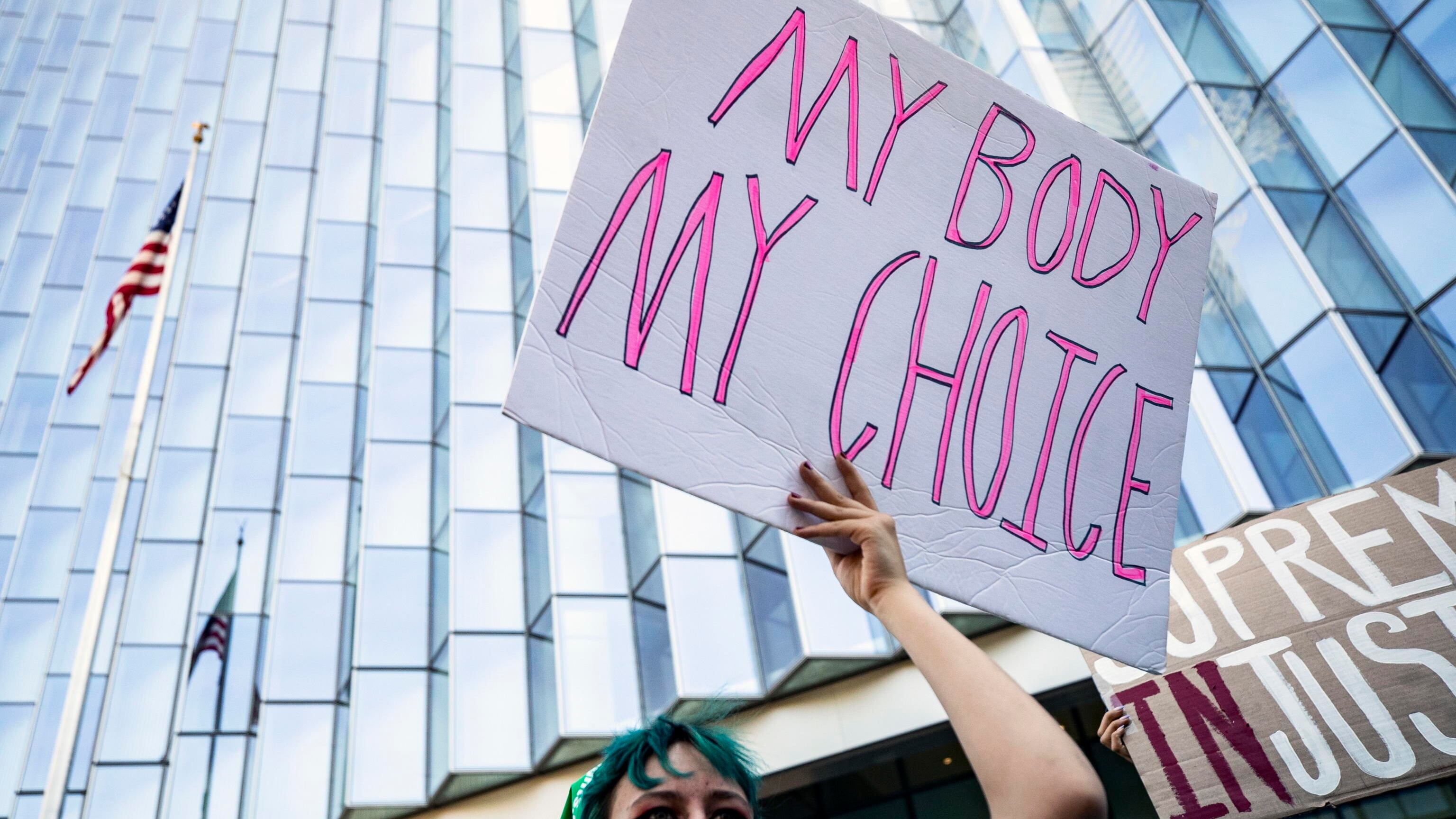 Cliniche mobili, navi e robot: così vengono aggirati i divieti sull'aborto