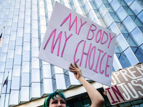 Cliniche mobili, navi e robot: così vengono aggirati i divieti sull'aborto
