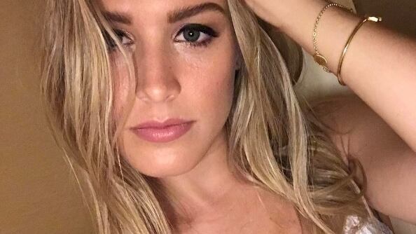 La tennista Eugenie Bouchard perde la scommessa e va all'appuntamento al buio col tifoso