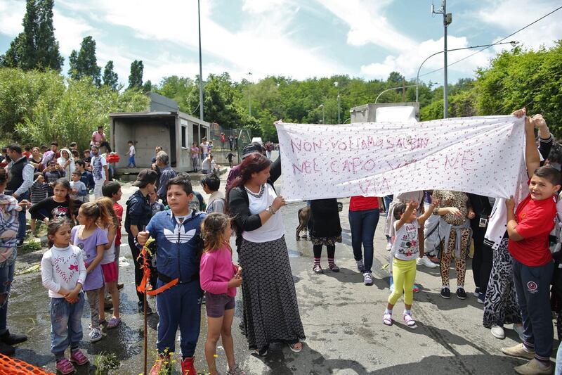 Striscione al campo nomadi: "Non vogliamo Salvini" 10