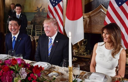 Melania Trump, fascino bianco col premier giapponese 4