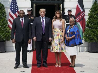 Melania Trump nell'orto con i tacchi: foto 10
