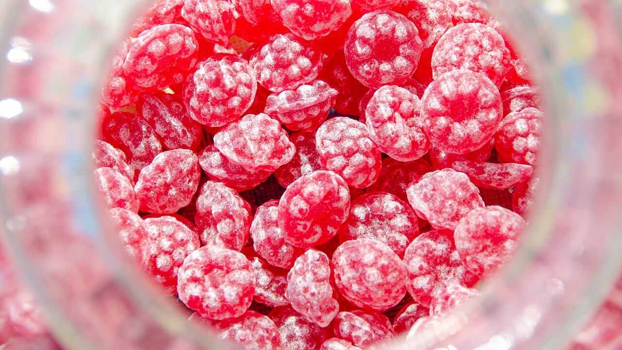 Negli Usa questo colorante rosso per cibi e farmaci è stato vietato: ecco perché