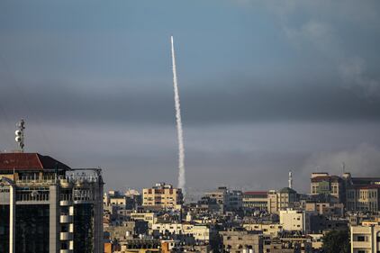 Hamas attacca Israele con razzi e missili: almeno 100 feriti 10