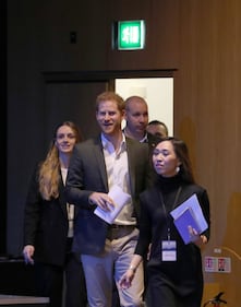 Principe Harry, le foto del convegno sul turismo 3