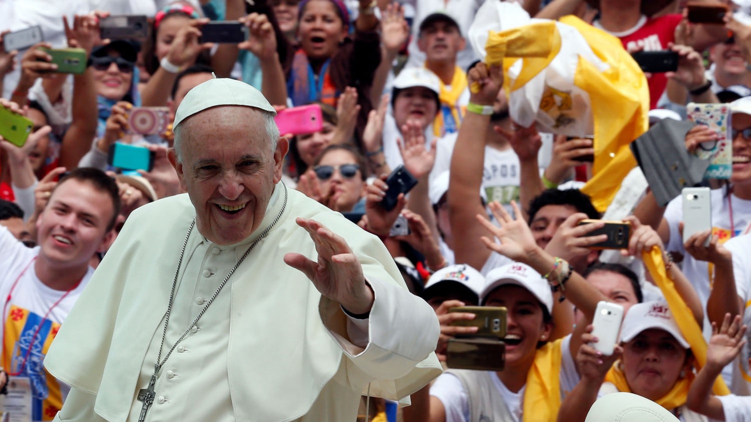 Il Papa alla donna sfigurata: "Sei coraggiosa e bella". E lei decide di non ricorrere più all’eutanasia