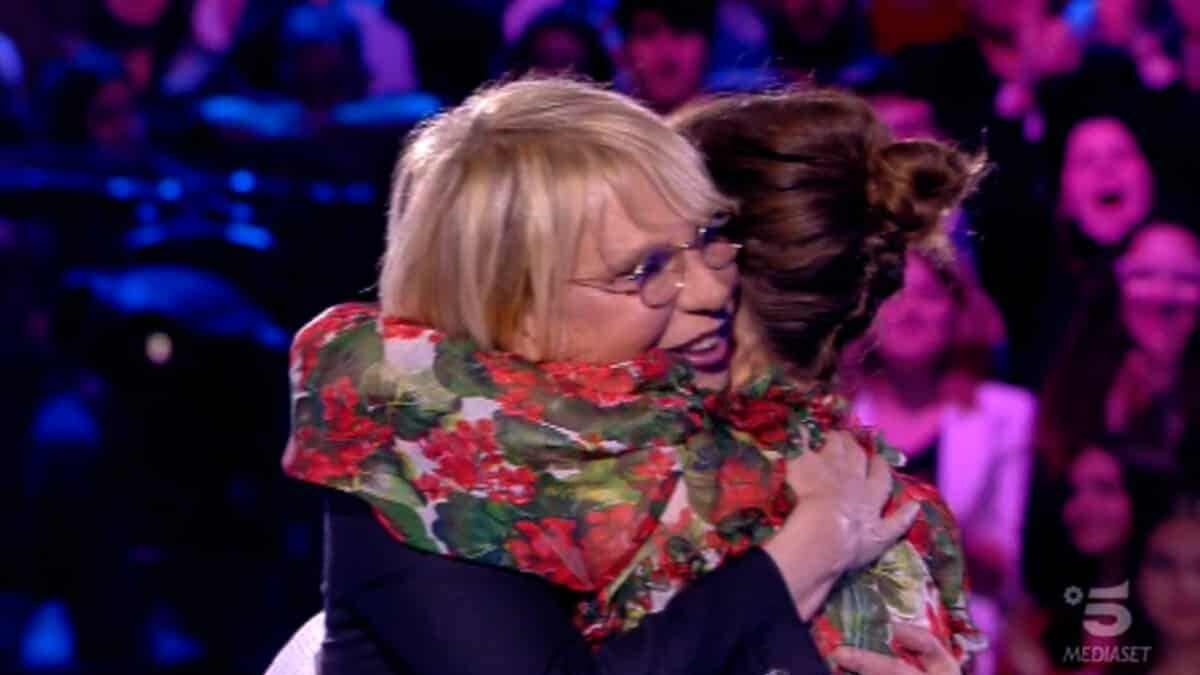 "Mi hai lasciato la libertà di crescere". La commovente lettera di Alessandra Amoroso a Maria De Filippi