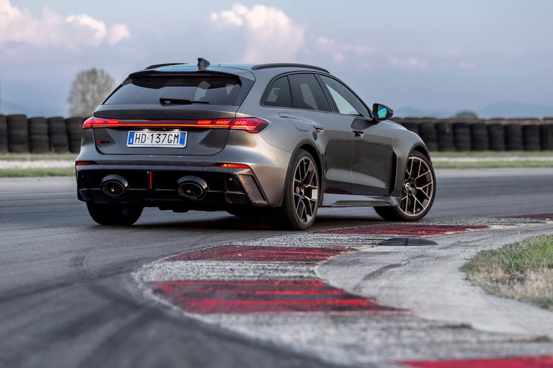 Audi RS5 Avant: le foto della prova su strada 1