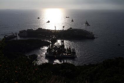 La Concordia torna a galleggiare 3