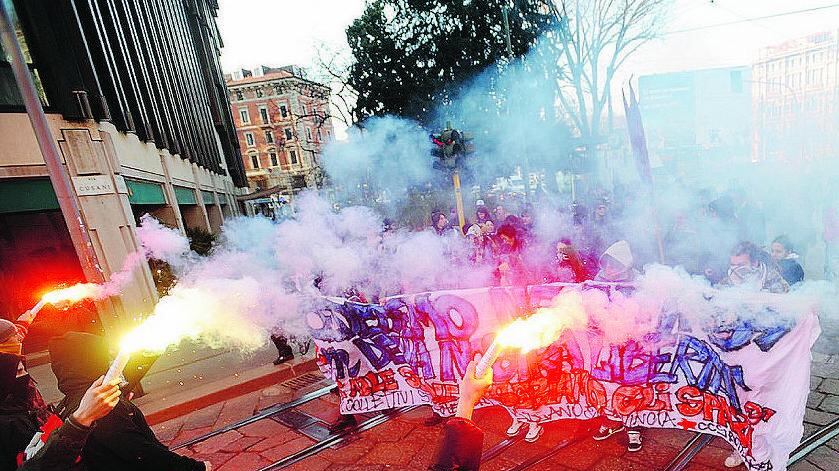 Centri sociali, caos al corteo La Procura: «Nulla di grave»