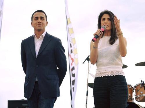 Rifiuti, campi rom e immigrati: il M5s litiga e scorda le grane