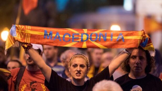 Macedonia, il parlamento dice sì al cambio del nome
