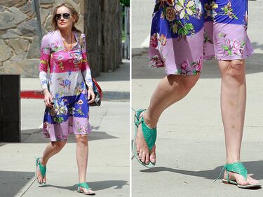 Sharon Stone, il seno sfugge dal costume 33