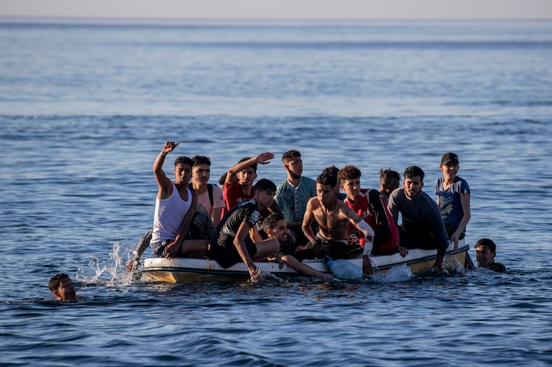 "Cimitero riservato ai migranti". Lo schiaffo del sindaco pro accoglienza
