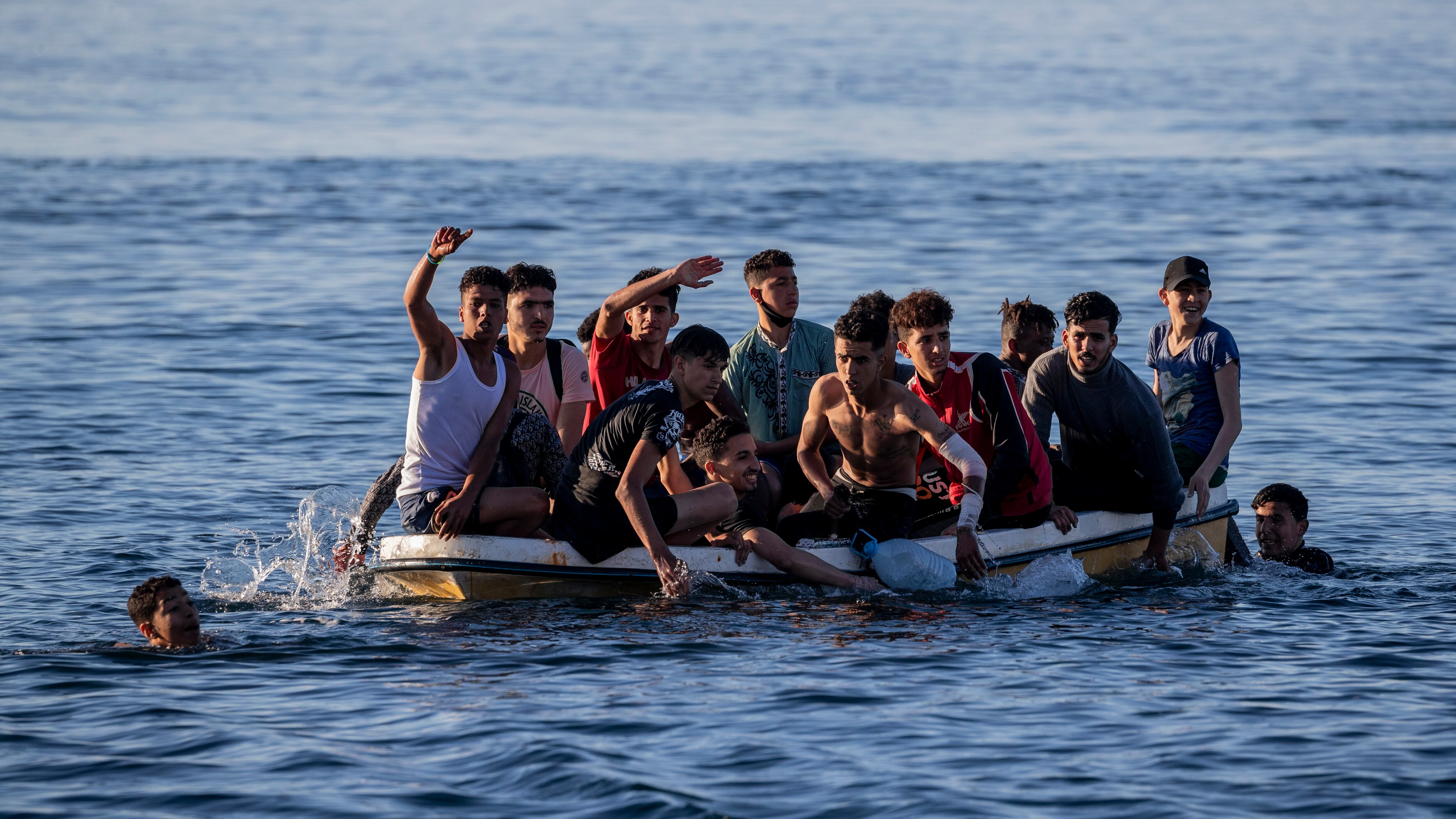 "Cimitero riservato ai migranti". Lo schiaffo del sindaco pro accoglienza
