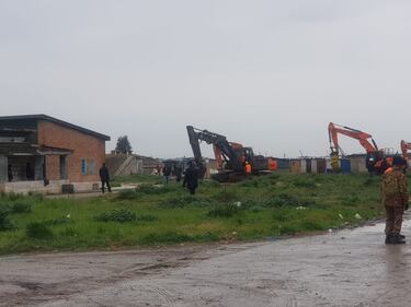 Foggia, via all'abbattimento di altre baracche abusive 2