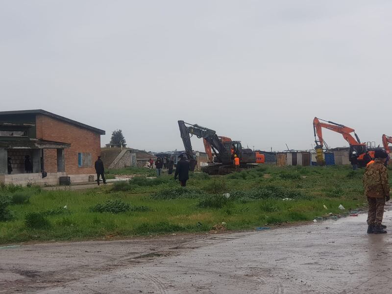 Foggia, via all'abbattimento di altre baracche abusive 2