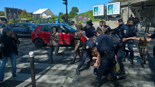 Le Femen contestano il Front National 2