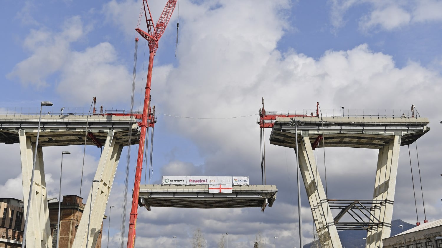 Le mani della camorra su ponte Morandi: arrestati vertici di ditta demolitrice