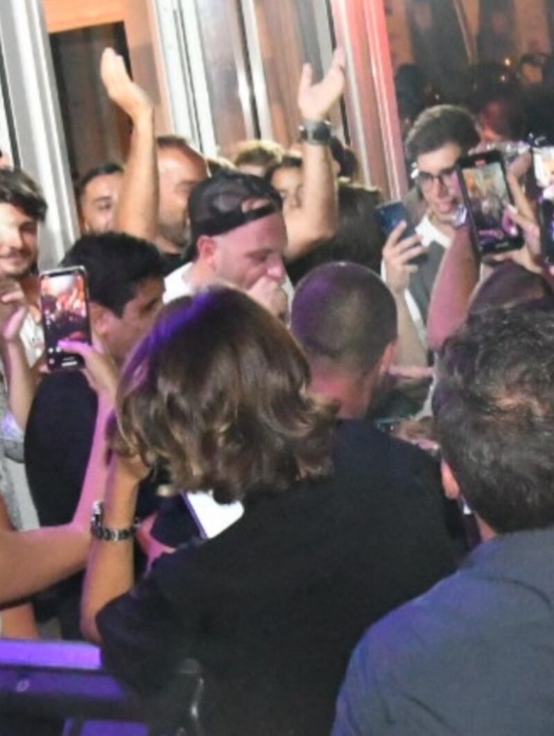 Nonostante i divieti di ballo e assembramenti non si ferma la movida 11