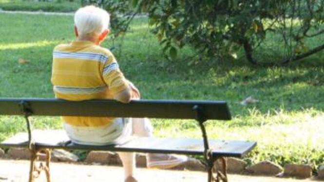 Lucera, smontano panchine pubbliche: inseguiti dai carabinieri