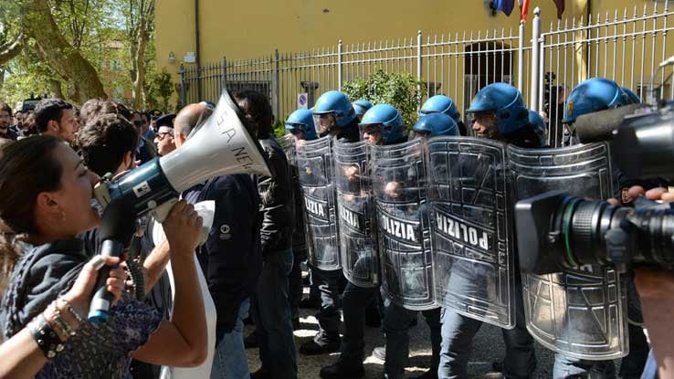 Pisa, corteo anti-Renzi Scontri con la polizia