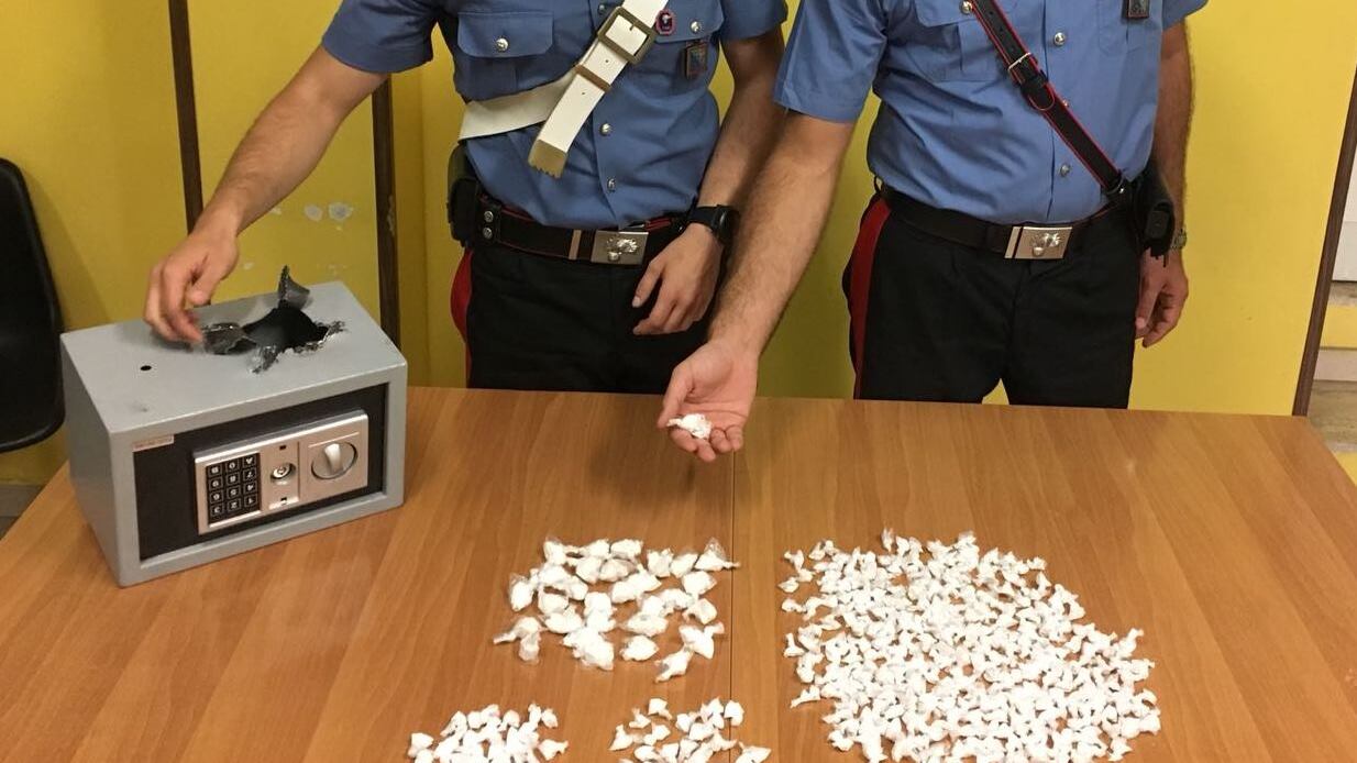 "Neve" a Ferragosto, blitz dei carabinieri a Roma