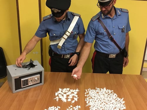"Neve" a Ferragosto, blitz dei carabinieri a Roma