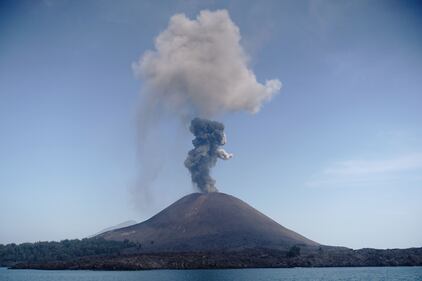 L'eruzione del vulcano Krakatau dello scorso luglio 6