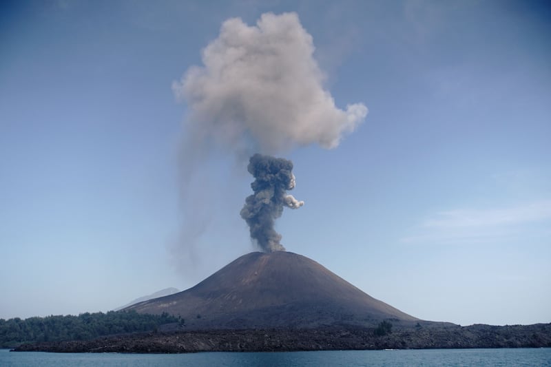 L'eruzione del vulcano Krakatau dello scorso luglio 6