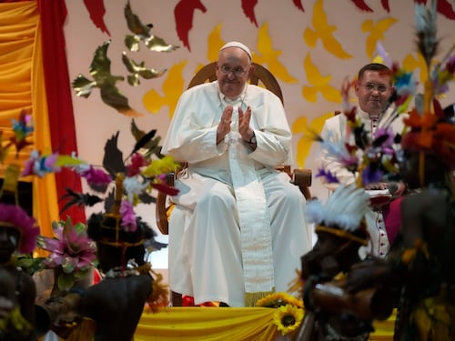 Islam, rifugiati e cambiamento climatico: l'agenda del Papa nel viaggio più lungo