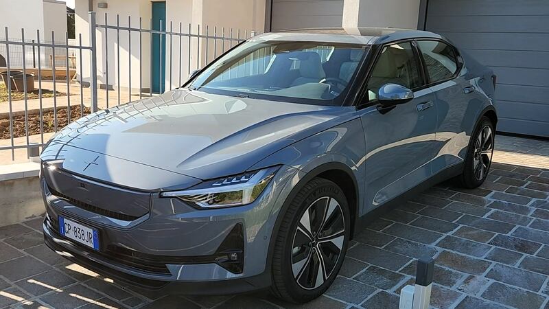 Polestar 2 (MY24): guarda tutte le foto 1