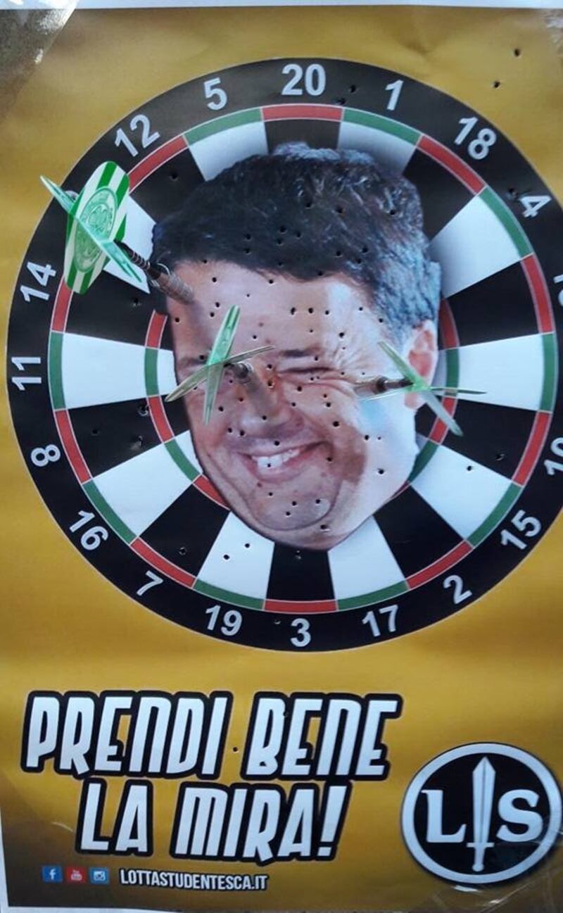 Renzi preso a freccette 2