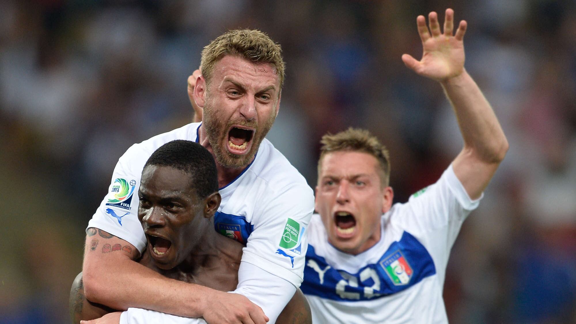 Pirlo e Supermario in gol: l'Italia batte il Messico 2-1