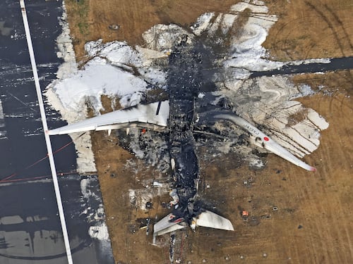 "Nessun permesso per accedere in pista": l’errore dell’aereo della Guardia costiera giapponese