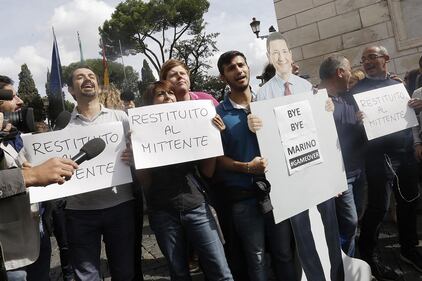 Marino contestato a Roma 6
