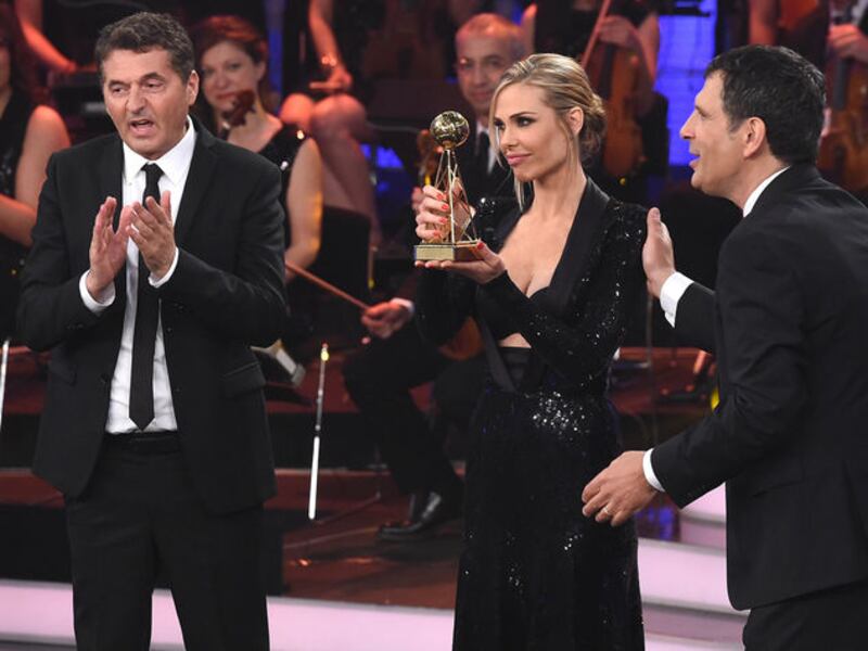 Ilary Blasi, le foto della sexy conduttrice 19