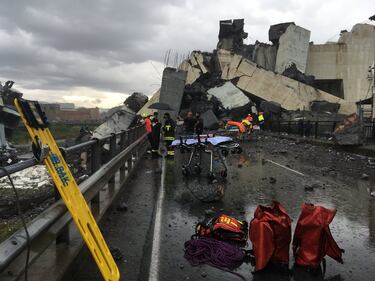Macerie e macchine schiacciate: le foto 4