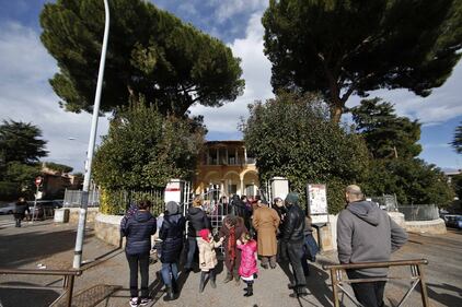 Terremoto, panico a Roma: chiusa metropolitana, evacuate scuole e uffici 12