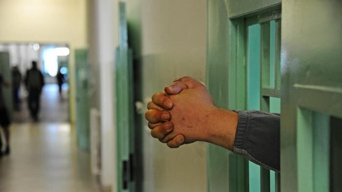 La proposta del dem Manconi: "Aboliamo il carcere"