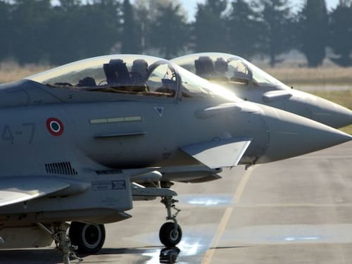 Caccia italiani e inglesi intercettano aereo russo sui cieli dei Paesi Baltici