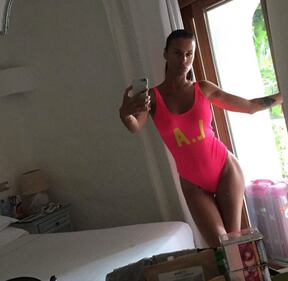 Antonella Mosetti, lato b hot in costume 20