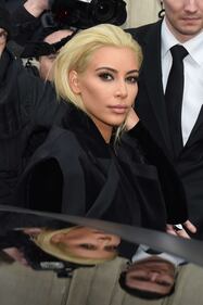 Kardashian cambia look: caschetto biondo platino 2