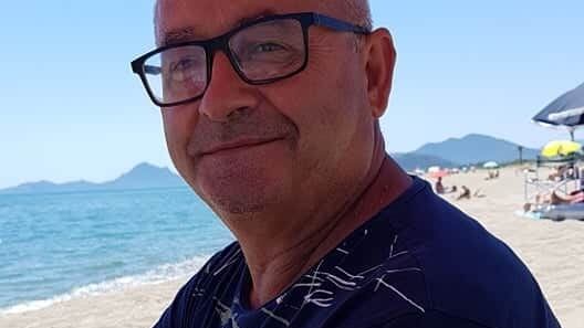 Sardegna, si tuffa in mare per salvare la figlia e le amiche ma muore per lo sforzo
