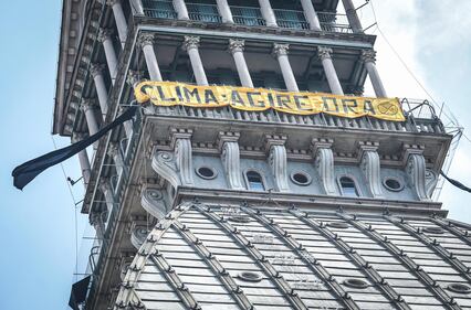 Extinction Rebellion occupa la Mole Antonelliana: le immagini da Torino 7