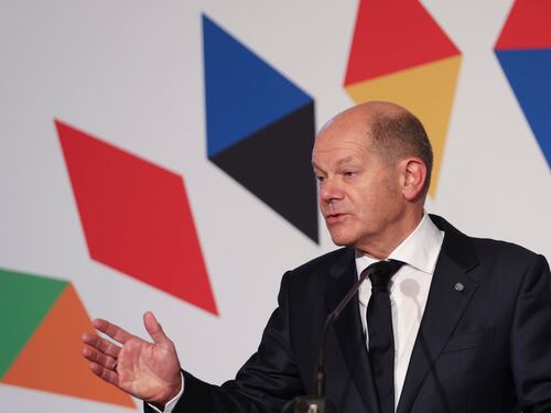 E Scholz apre il porto di Amburgo ai cinesi