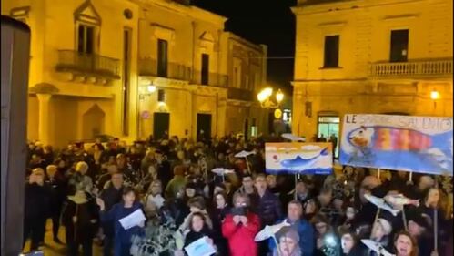 Nel Leccese, piazza vuota per Mattia Santori 1