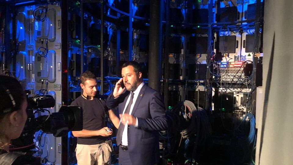 Quei gesti sacri di Salvini: perché ha scelto il rosario